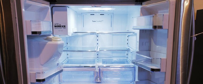 Step-by-step guide to defrosting a Samsung refrigerator: Unplug, remove food, place towels to absorb water, wait for ice to melt, clean and dry interior.